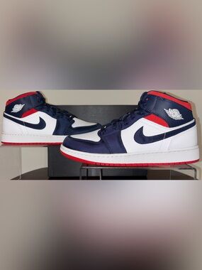 Nike Air Jordan 1 Mid SE USA Brand New With Box Grade School Size 7Y